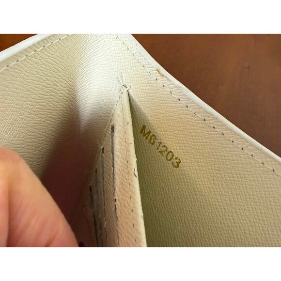 Louis Vuitton Damier Azur Sarah Wallet - Picture 9 of 9